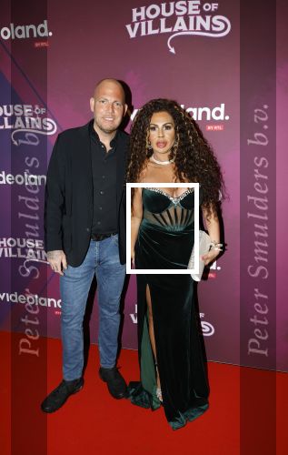 Amsterdam 15 december 2025
Presentatie cast House Villains bij het Tobacco theater . Aanwezig Soundos Ayleem Bella Djamilla Celina King Faisel Malgasio Terror Jaap Ruud Benard Rene Spoelstra en Michella Kox . Michella Kox kwam met haar vriend Danny