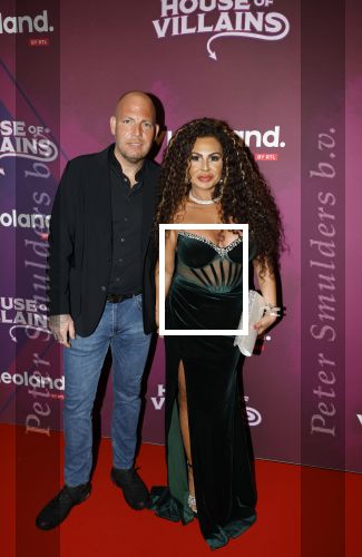 Amsterdam 15 december 2025
Presentatie cast House Villains bij het Tobacco theater . Aanwezig Soundos Ayleem Bella Djamilla Celina King Faisel Malgasio Terror Jaap Ruud Benard Rene Spoelstra en Michella Kox . Michella Kox kwam met haar vriend Danny