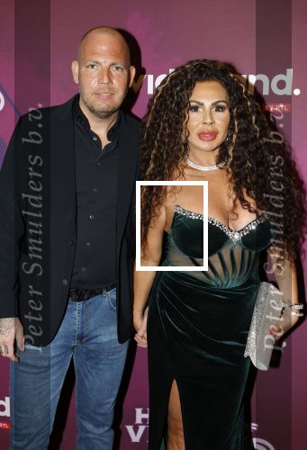 Amsterdam 15 december 2025
Presentatie cast House Villains bij het Tobacco theater . Aanwezig Soundos Ayleem Bella Djamilla Celina King Faisel Malgasio Terror Jaap Ruud Benard Rene Spoelstra en Michella Kox . Michella Kox kwam met haar vriend Danny