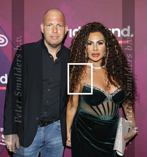Amsterdam 15 december 2025
Presentatie cast House Villains bij het Tobacco theater . Aanwezig Soundos Ayleem Bella Djamilla Celina King Faisel Malgasio Terror Jaap Ruud Benard Rene Spoelstra en Michella Kox . Michella Kox kwam met haar vriend Danny