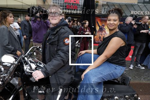 Amsterdam 8 december 2025
Presentatie cast We Will Rock you . Albert Verlinde is de producent.
Cast Naima Bayo, Luuk Haaze, Brecht van Arnhem, Magtel de Laat, Lucas Hamming en Nyassa Alberta