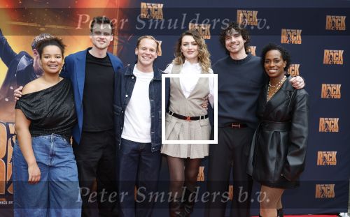 Amsterdam 8 december 2025
Presentatie cast We Will Rock you . Albert Verlinde is de producent.
Cast Naima Bayo, Luuk Haaze, Brecht van Arnhem, Magtel de Laat, Lucas Hamming en Nyassa Alberta