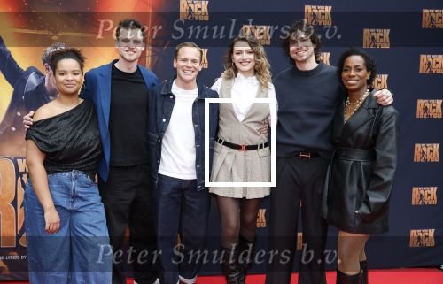 Amsterdam 8 december 2025
Presentatie cast We Will Rock you . Albert Verlinde is de producent.
Cast Naima Bayo, Luuk Haaze, Brecht van Arnhem, Magtel de Laat, Lucas Hamming en Nyassa Alberta