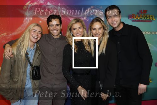 Amsterdam 7 december 2025
Premiere Juf Braaksel in Pathe Noord . Nicolette v Dam met haar collegas ( oa Leontine Maurits)