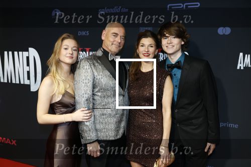 Amsterdam 1 december 2025
Premiere Amsterdamned II in Tuschinski . De hoofdrollen worden gespeeld door Huub Stapel tatum Dagelet en Holly Brood . Pieter v d  Sman met familie