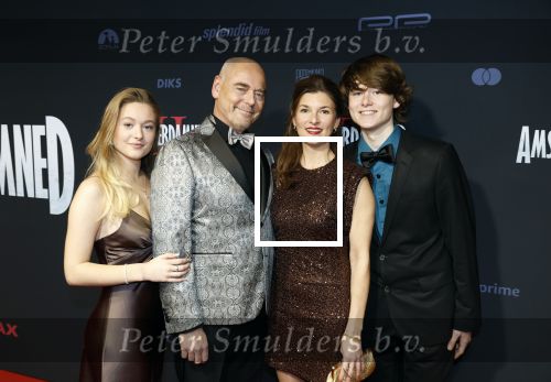 Amsterdam 1 december 2025
Premiere Amsterdamned II in Tuschinski . De hoofdrollen worden gespeeld door Huub Stapel tatum Dagelet en Holly Brood . Pieter v d  Sman met familie
