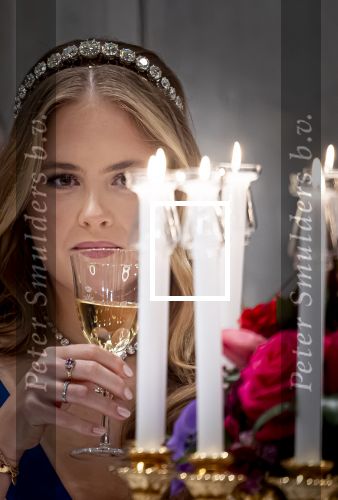 Amsterdam 11 december 2025
 Koning Willem-Alexander en koningin Maxima verwelkomen de president van Finland Alexander Stubb met zijn echtgenote Suzanne Innes-Stubb op de Dam op de eerste dag van een tweedaags staatsbezoek aan Nederland. s Avonds was het staatsbanket waar ook Prinses Amlia aanwezig was.