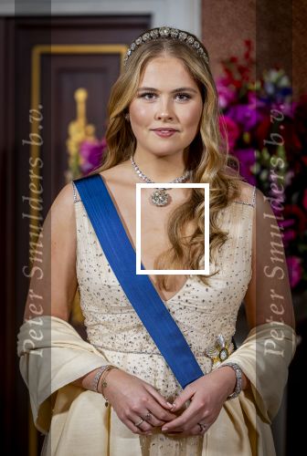 Amsterdam 11 december 2025
 Koning Willem-Alexander en koningin Maxima verwelkomen de president van Finland Alexander Stubb met zijn echtgenote Suzanne Innes-Stubb op de Dam op de eerste dag van een tweedaags staatsbezoek aan Nederland. s Avonds was het staatsbanket waar ook Prinses Amlia aanwezig was.