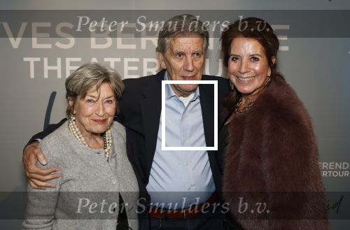 Bussum 8 december 2025
Premiere theatwershow Voor Altijd van Yves Berendse in t Spant. Sacha Goemans met ouders