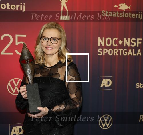 Papendal 17 december 2025
Sportgala waar oa de sportman en sportvrouw van het jaar gekozen worden . Sarina Wiegman kwam met haar man en werd gekozen tot coach van het jaar