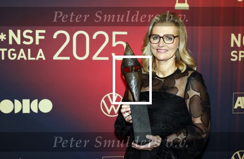 Papendal 17 december 2025
Sportgala waar oa de sportman en sportvrouw van het jaar gekozen worden . Sarina Wiegman kwam met haar man en werd gekozen tot coach van het jaar