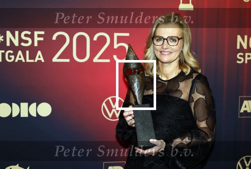 Papendal 17 december 2025
Sportgala waar oa de sportman en sportvrouw van het jaar gekozen worden . Sarina Wiegman kwam met haar man en werd gekozen tot coach van het jaar