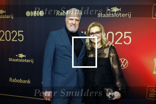 Papendal 17 december 2025
Sportgala waar oa de sportman en sportvrouw van het jaar gekozen worden . Sarina Wiegman kwam met haar man en werd gekozen tot coach van het jaar