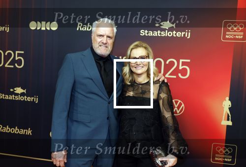 Papendal 17 december 2025
Sportgala waar oa de sportman en sportvrouw van het jaar gekozen worden . Sarina Wiegman kwam met haar man en werd gekozen tot coach van het jaar
