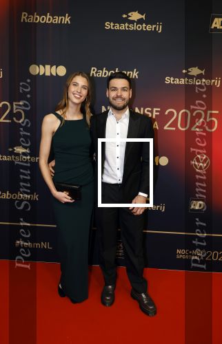 Papendal 17 december 2025
Sportgala waar oa de sportman en sportvrouw van het jaar gekozen worden . Sjinkie Knegt kwam met zijn nieuwe vriendin