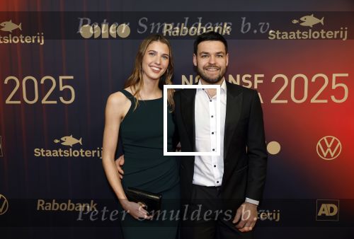 Papendal 17 december 2025
Sportgala waar oa de sportman en sportvrouw van het jaar gekozen worden . Sjinkie Knegt kwam met zijn nieuwe vriendin