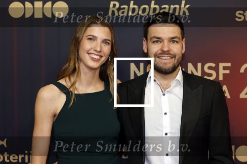 Papendal 17 december 2025
Sportgala waar oa de sportman en sportvrouw van het jaar gekozen worden . Sjinkie Knegt kwam met zijn nieuwe vriendin