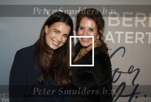 Bussum 8 december 2025
Premiere theatwershow Voor Altijd van Yves Berendse in t Spant. Sophia Gladon met haar moeder Sacha Goemans
