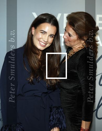 Bussum 8 december 2025
Premiere theatwershow Voor Altijd van Yves Berendse in t Spant. Sophia Gladon met haar moeder Sacha Goemans