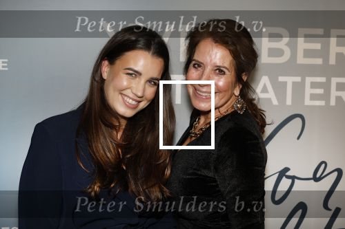 Bussum 8 december 2025
Premiere theatwershow Voor Altijd van Yves Berendse in t Spant. Sophia Gladon met haar moeder Sacha Goemans