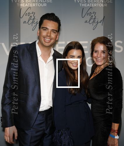 Bussum 8 december 2025
Premiere theatwershow Voor Altijd van Yves Berendse in t Spant. Sophia Gladon met haar moeder Sacha Goemans