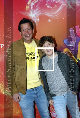 Amsterdam 7 december 2025
Premiere Juf Braaksel in Pathe Noord . Steven Kazan kwam met zijn zoon