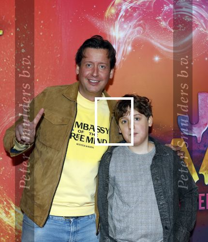 Amsterdam 7 december 2025
Premiere Juf Braaksel in Pathe Noord . Steven Kazan kwam met zijn zoon