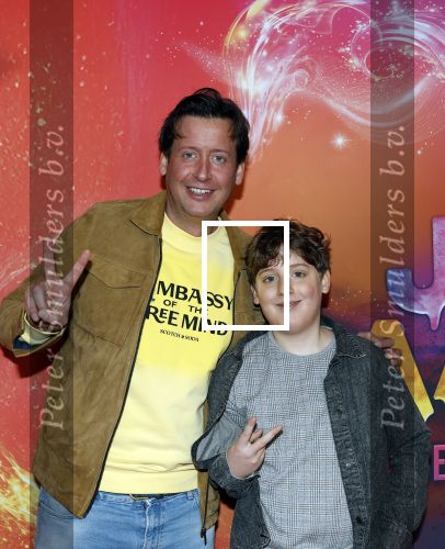 Amsterdam 7 december 2025
Premiere Juf Braaksel in Pathe Noord . Steven Kazan kwam met zijn zoon