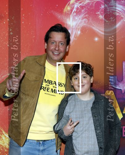 Amsterdam 7 december 2025
Premiere Juf Braaksel in Pathe Noord . Steven Kazan kwam met zijn zoon