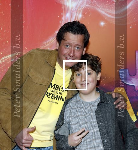 Amsterdam 7 december 2025
Premiere Juf Braaksel in Pathe Noord . Steven Kazan kwam met zijn zoon
