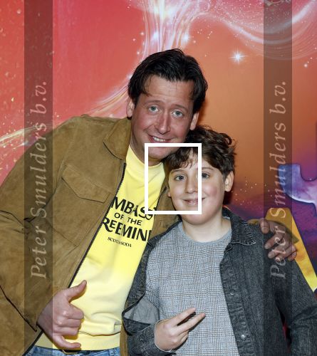 Amsterdam 7 december 2025
Premiere Juf Braaksel in Pathe Noord . Steven Kazan kwam met zijn zoon