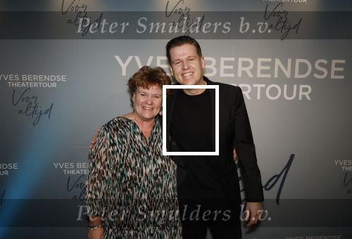 Bussum 8 december 2025
Premiere theatwershow Voor Altijd van Yves Berendse in t Spant.
Sven Versteeg met zijn moeder