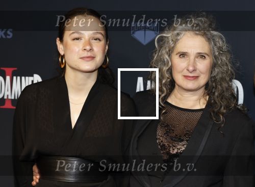 Amsterdam 1 december 2025
Premiere Amsterdamned II in Tuschinski . De hoofdrollen worden gespeeld door Huub Stapel tatum Dagelet en Holly Brood .  Tamar van den Dop met dochter