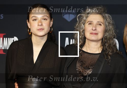 Amsterdam 1 december 2025
Premiere Amsterdamned II in Tuschinski . De hoofdrollen worden gespeeld door Huub Stapel tatum Dagelet en Holly Brood .  Tamar van den Dop met dochter