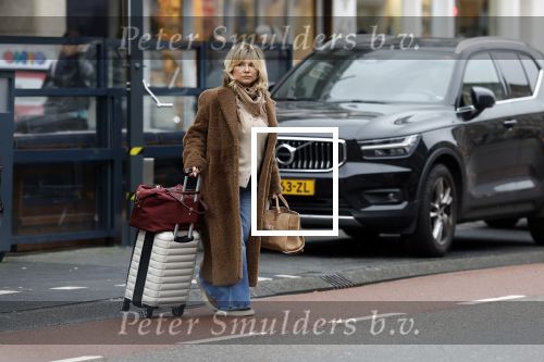 Amsterdam 8 december 2025
Tatjana Simic arriveert thuis met haar koffer