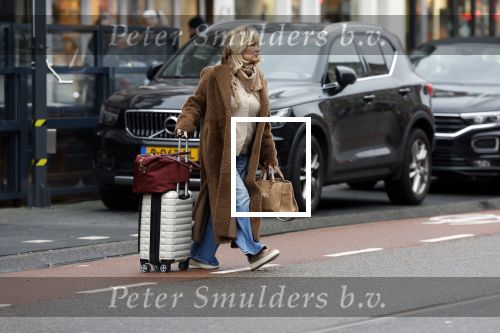 Amsterdam 8 december 2025
Tatjana Simic arriveert thuis met haar koffer