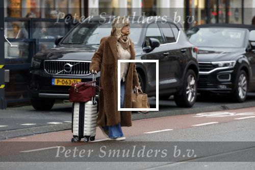 Amsterdam 8 december 2025
Tatjana Simic arriveert thuis met haar koffer