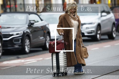 Amsterdam 8 december 2025
Tatjana Simic arriveert thuis met haar koffer