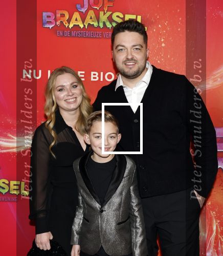 Amsterdam 7 december 2025
Premiere Juf Braaksel in Pathe Noord . Tomas Breemen ( Handigetips) met gezin