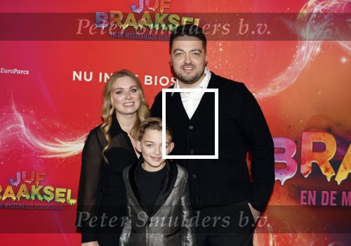 Amsterdam 7 december 2025
Premiere Juf Braaksel in Pathe Noord . Tomas Breemen ( Handigetips) met gezin