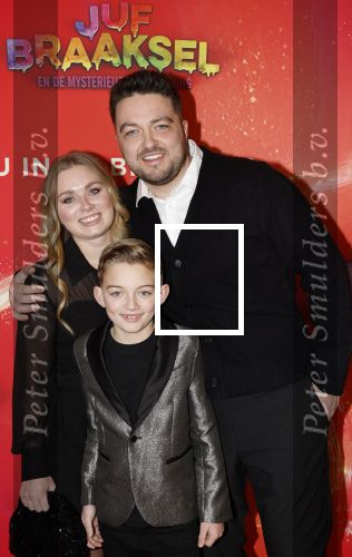 Amsterdam 7 december 2025
Premiere Juf Braaksel in Pathe Noord . Tomas Breemen ( Handigetips) met gezin