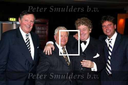 Amsterdam 17 decmber 2001

Princess kerstborrel in het Grace Theater.
Johan Westermeijer Tom westermeijer Max Moszcowicz en Tonny Eyk

Peter Smulders bv