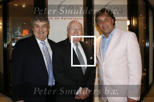 Amsterdam 9 april 2006
Chez Cas in de kersentuin met allemaal oude artiesten en relaties van Tonny Eyk.
Wout v Liempt en Aad Ouborg
Peter Smulders bv