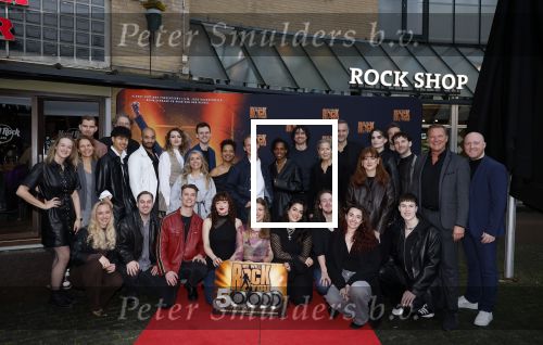 Amsterdam 8 december 2025
Presentatie cast We Will Rock you . Albert Verlinde is de producent.
Cast Naima Bayo, Luuk Haaze, Brecht van Arnhem, Magtel de Laat, Lucas Hamming en Nyassa Alberta
