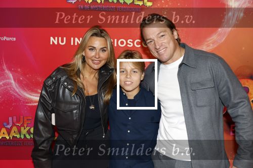 Amsterdam 7 december 2025
Premiere Juf Braaksel in Pathe Noord . Willem Slger met vrouw en zoon