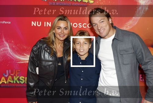 Amsterdam 7 december 2025
Premiere Juf Braaksel in Pathe Noord . Willem Slger met vrouw en zoon