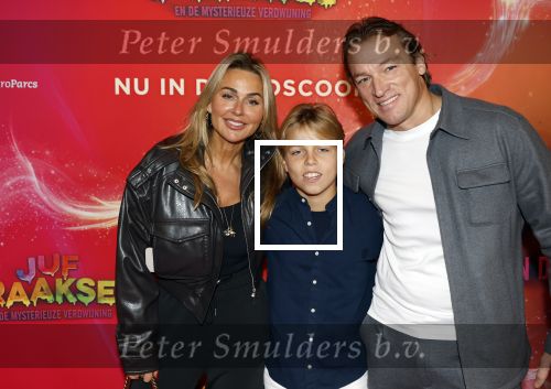 Amsterdam 7 december 2025
Premiere Juf Braaksel in Pathe Noord . Willem Slger met vrouw en zoon