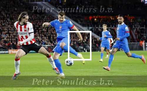 Eindhoven, 9 December 2025
PSV-Atletico Madrid, eindstand 2-3 CL
Championsleague
Yarek Gasiorowski in duel met Alexander Sorloth
