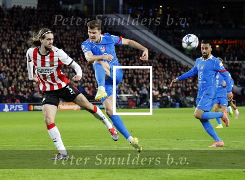 Eindhoven, 9 December 2025
PSV-Atletico Madrid, eindstand 2-3 CL
Championsleague
Yarek Gasiorowski in duel met Alexander Sorloth