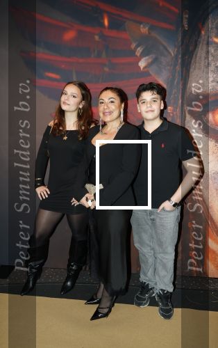 Hilversum 16 december 2025
Premiere Avatar in VUE in Hilversum. Yesim Candan met kinderen